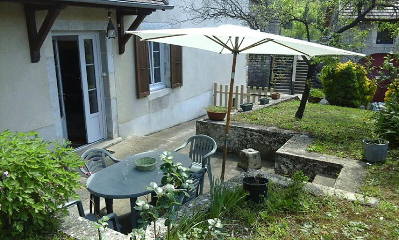 Вилла Retro Arty House Mesnay Экстерьер фото